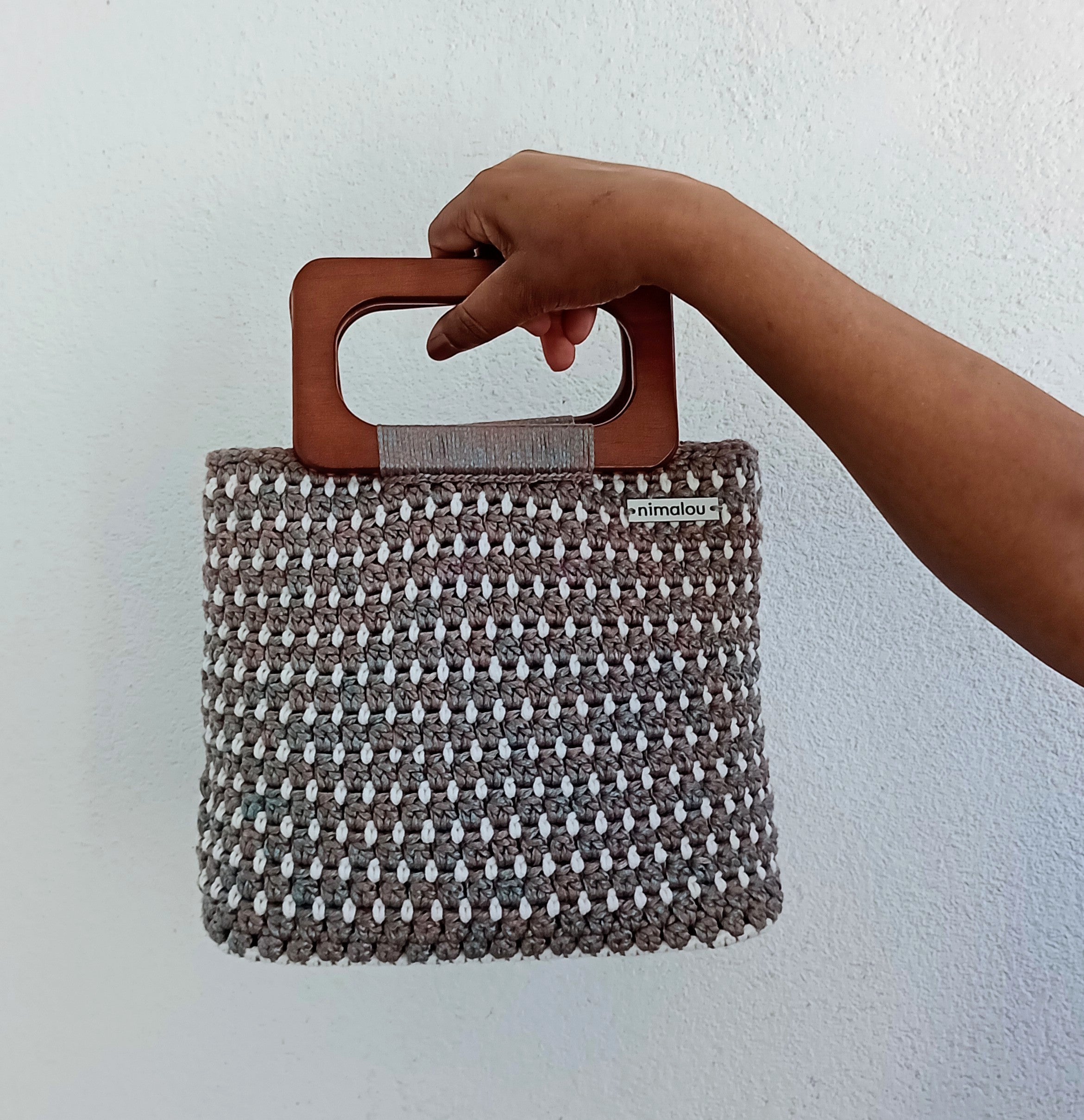 Borsa artigianale fatta a mano all'uncinetto